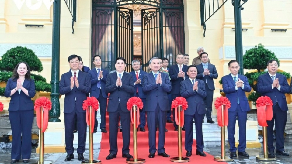 Party and State leaders attend handover ceremony of Bac Bo Phu building in Hanoi